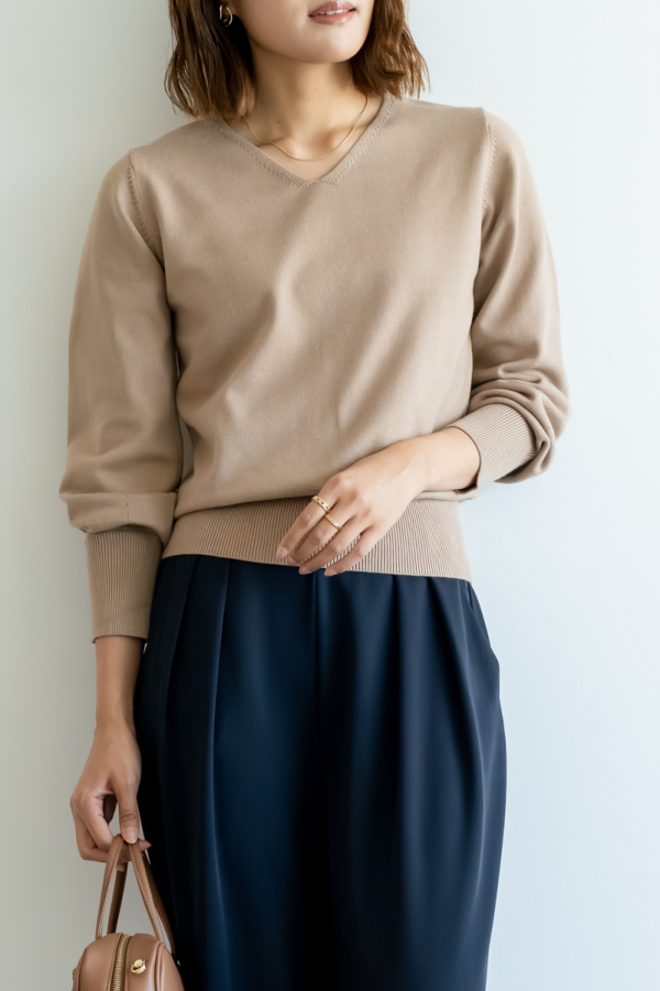 LIMITED SET】ベーシックVネックニット＋ピンストライプタック